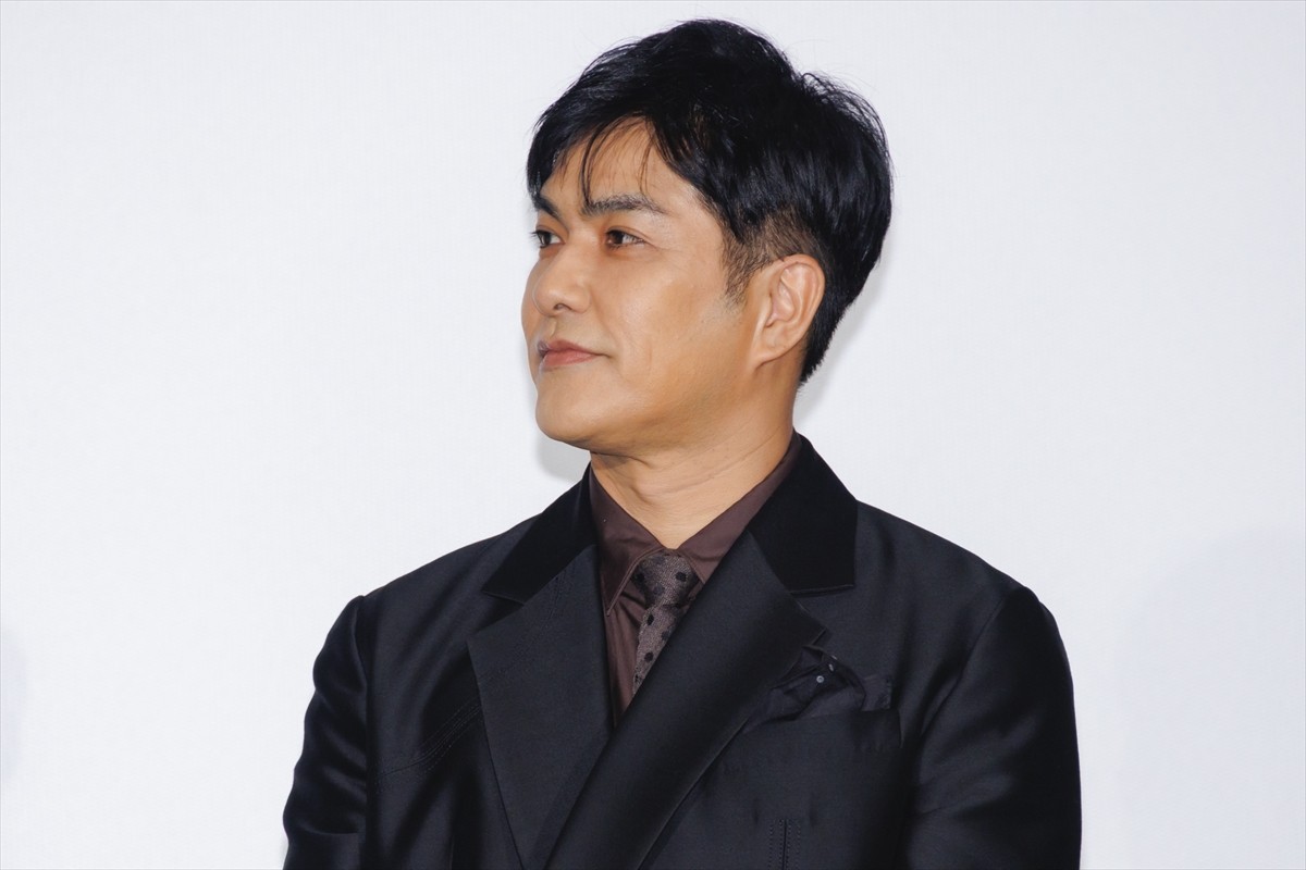 綾野剛、主演映画で歌うX JAPAN『紅』は「全面裏声で歌っています」