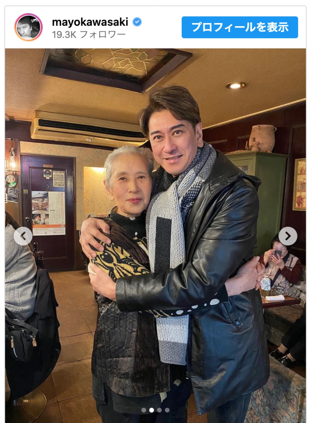 還暦の川崎麻世、88歳の母との2ショット　※「川崎麻世」インスタグラム