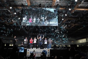 【写真】勝者を称える授賞式の様子