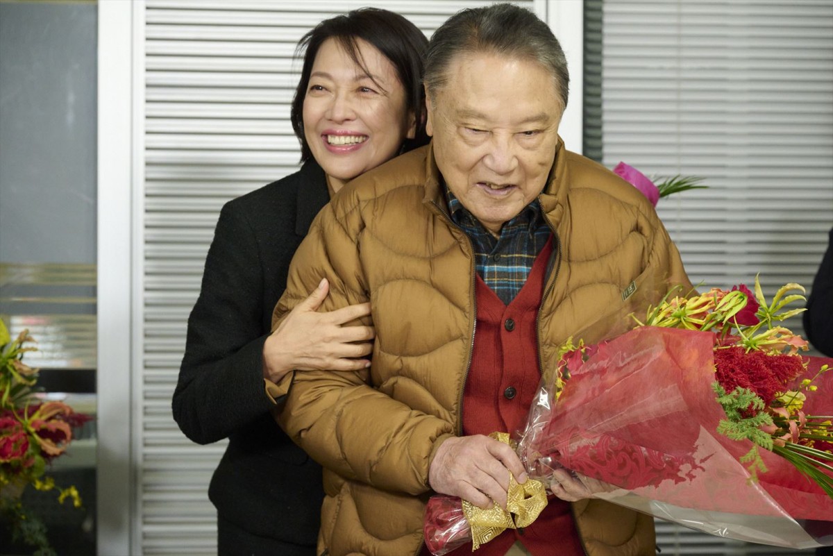 伊東四朗“鴨志田刑事”が定年！　「おかしな刑事」シリーズファイナル、涙と笑いのクランクアップ