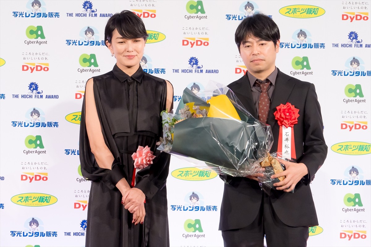 綾瀬はるか、報知映画賞主演女優賞を受賞「この賞を胸に励んでいきたい」