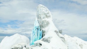TDS『アナ雪』エリアの新映像が公開！　エルサの氷の宮殿が現れる建設過程楽しめる＜東京ディズニーシー＞