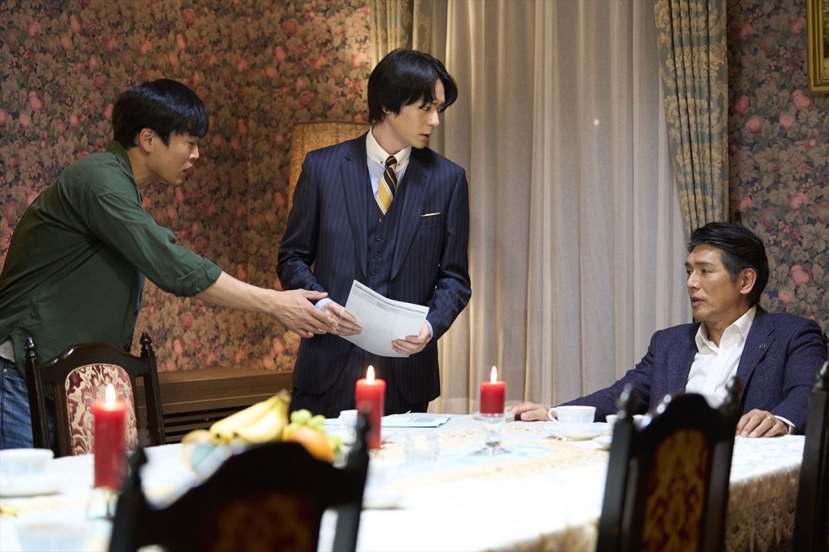 劇団ひとり、高橋克典ら共演『劇場版 マーダー★ミステリー』、出演陣の即興劇での内面を表現したポスター解禁　場面写真も到着