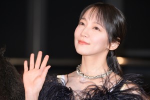 吉岡里帆、映画『怪物の木こり』公開記念舞台挨拶に登場