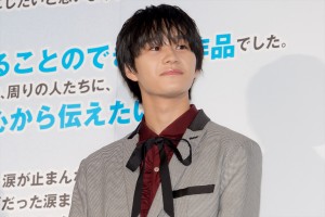 嶋崎斗亜、映画『あの花が咲く丘で、君とまた出会えたら。』初日舞台挨拶に登場