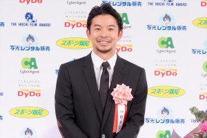 仲野太賀、「第48回報知映画賞」授賞式に登場