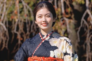 小芝風花、「オスカープロモーション 2024年新春 晴れ着撮影会」に登場