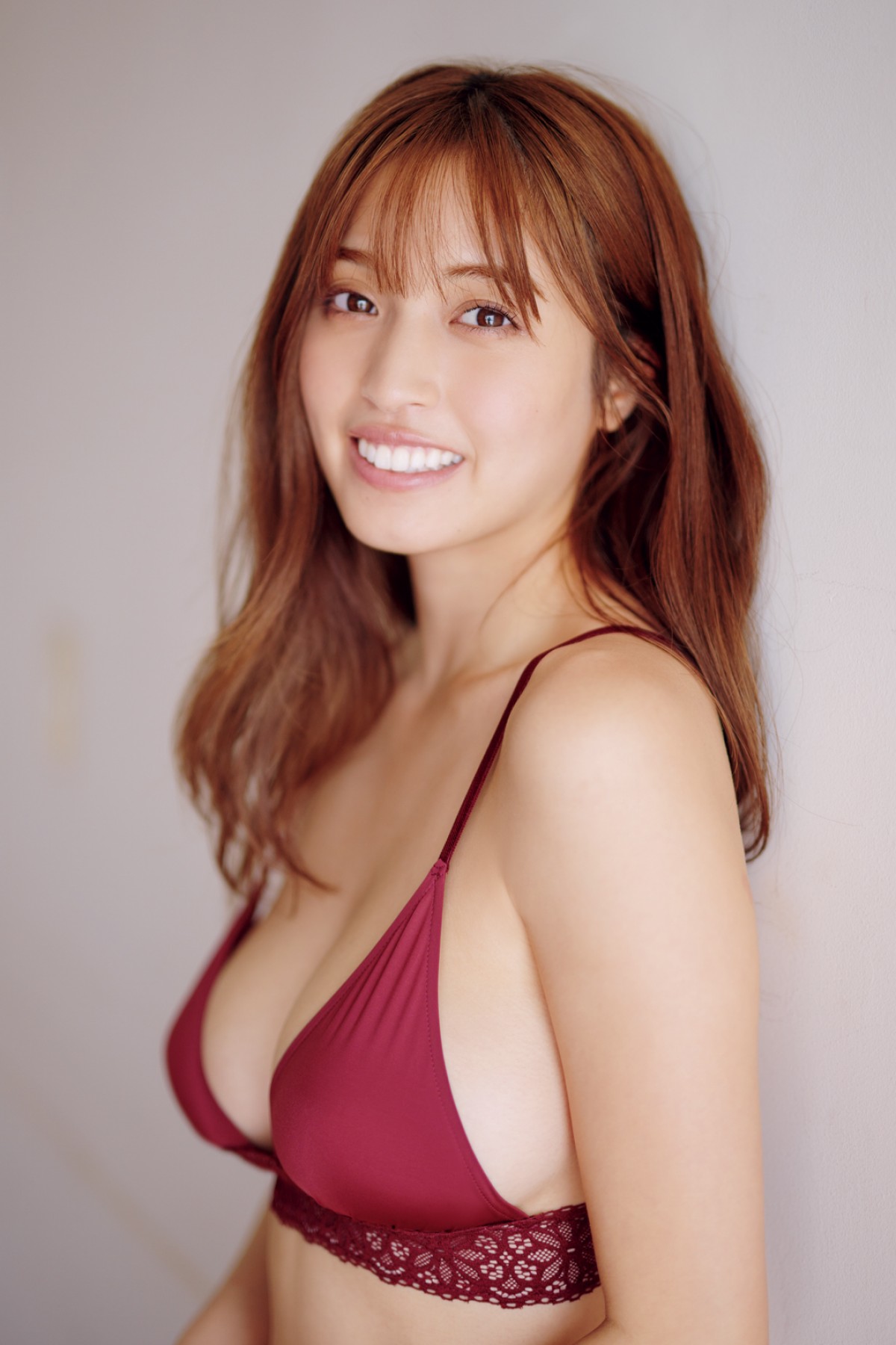 『しゃべくり007』話題の“元ラウンジ嬢”安藤京香、魅惑のヒップ＆ウエストライン
