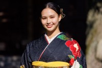 白河れい、芸能界デビュー＆新成人晴着お披露目撮影会に登場
