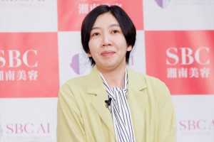 エルフ・はる、業界初 二重AIシミュレーションサービス『SBC AI』ローンチ発表会に登場