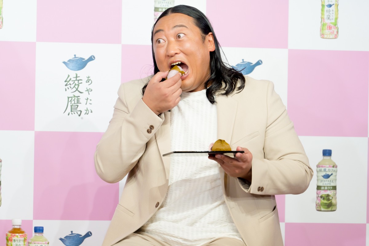 吉岡里帆、秋山竜次は「桜の魔神みたい」　茶寮空間の中で桜餅振る舞う