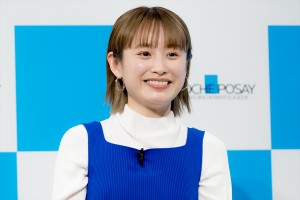 高橋愛、「ラ ロッシュ ポゼ 20周年記念ブランドアンバサダー就任発表会」に登場