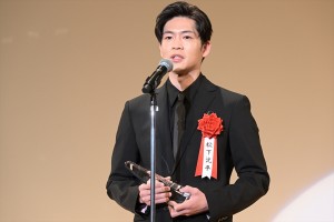 松下洸平、2023年 エランドール賞 授賞式に登場