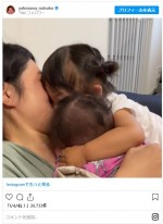 「幸せが詰まっている」との声が寄せられた横澤夏子と娘2人の写真　※「横澤夏子」インスタグラム