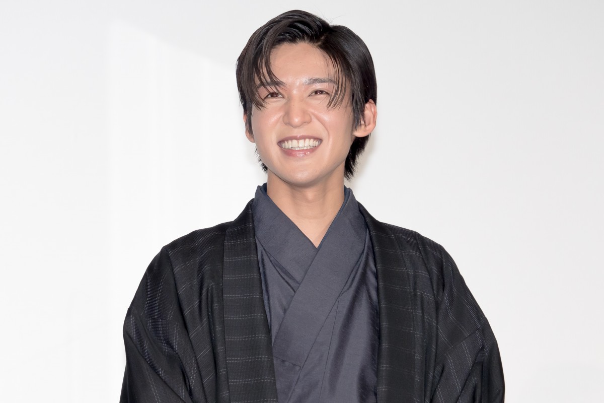 映画『わたしの幸せな結婚』プレミアイベント&完成披露舞台あいさつに出席した目黒蓮