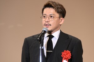 小栗旬、2023年 エランドール賞 授賞式に登場