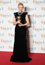 第76回英国アカデミー賞レッドカーペットに登場したケイト・ブランシェット