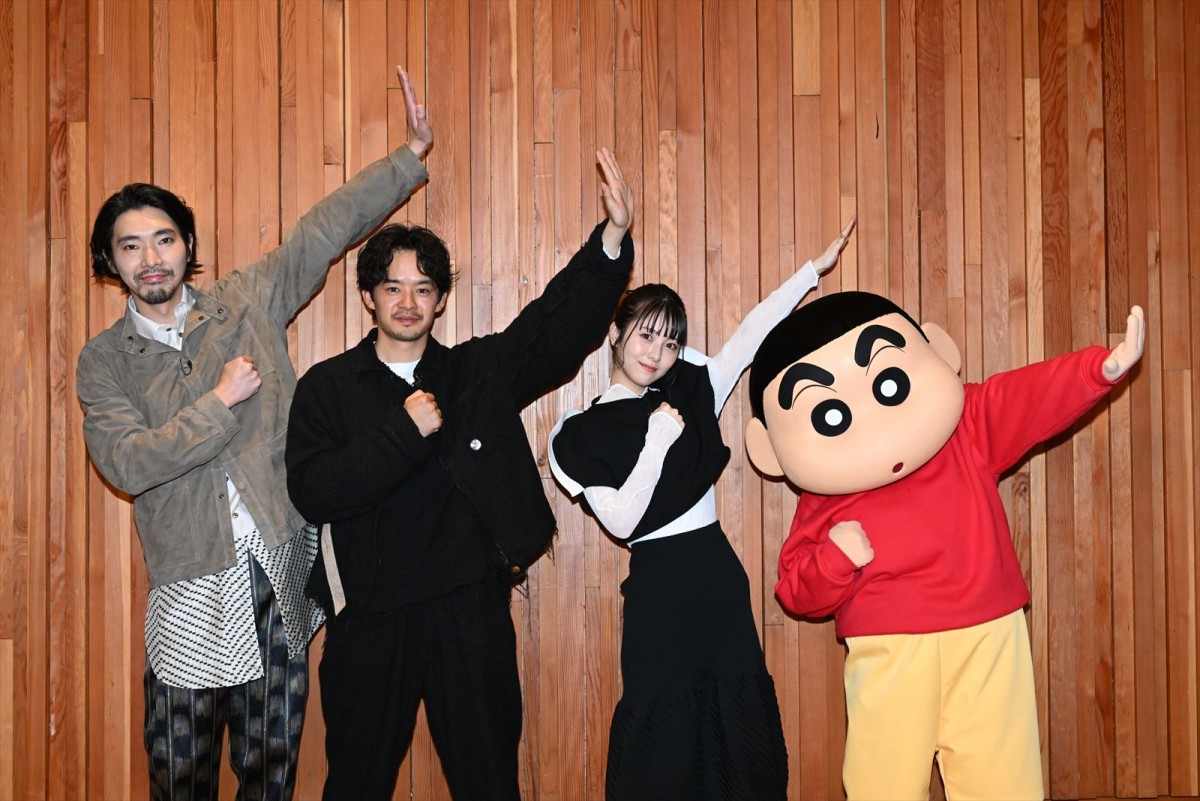 3月18日放送『クレヨンしんちゃん』「しん・仮面ライダーだゾ」に出演する(左から)柄本佑、池松壮亮、浜辺美波