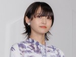 「乃木坂46合同会社」に所属する伊藤万理華