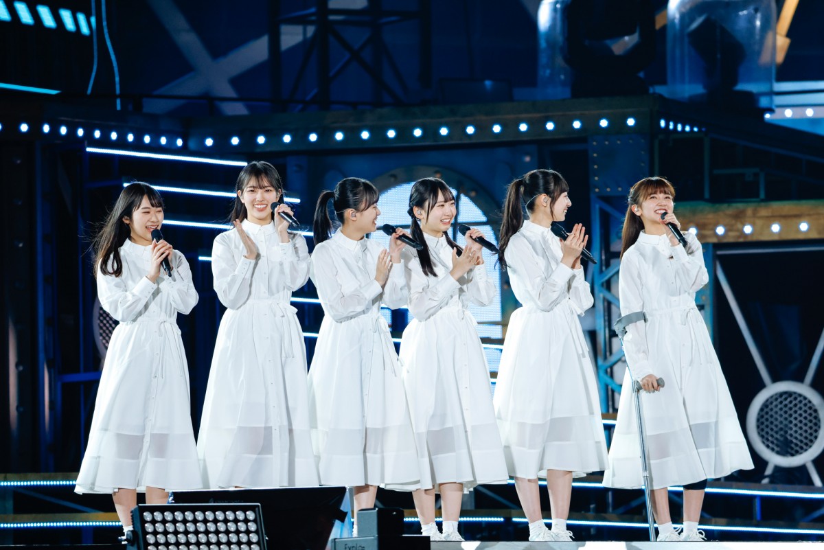 日向坂46、初スタジアムでデビュー4周年ライブ　休演の影山優佳＆山下葉留花サプライズ登場で32人全員そろう