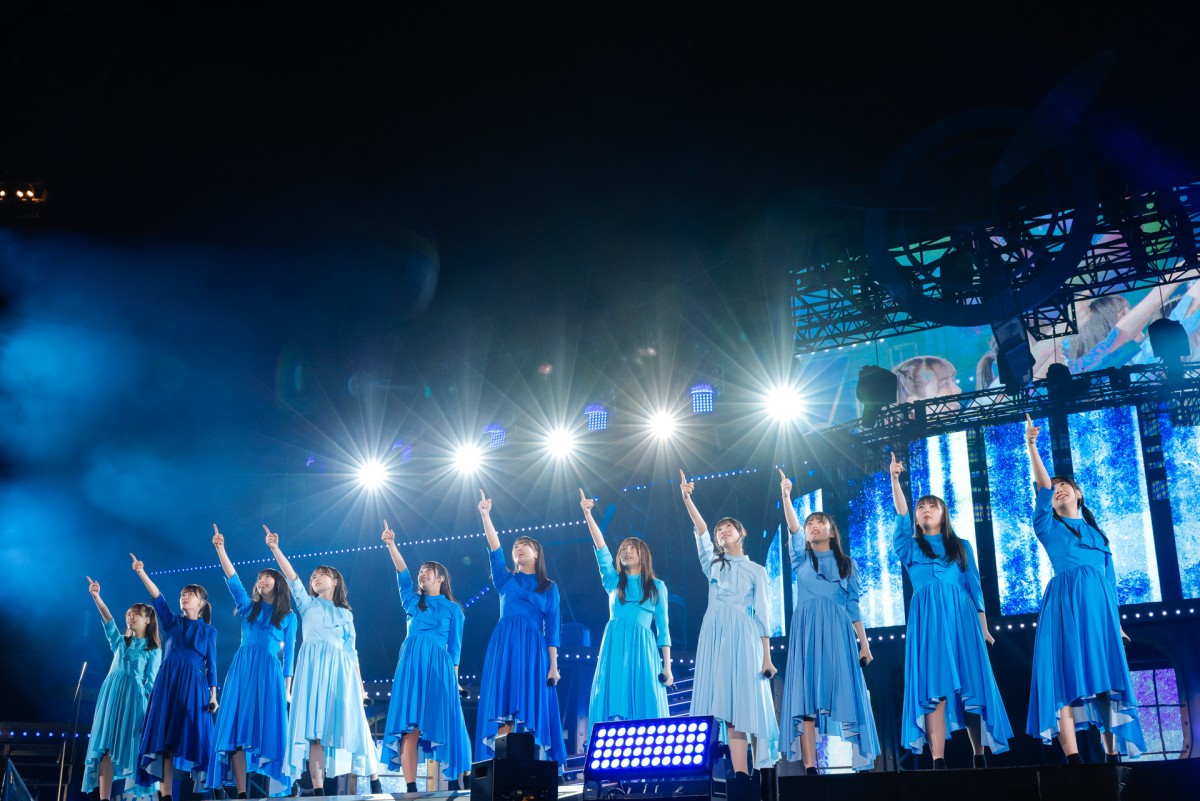 日向坂46、初スタジアムでデビュー4周年ライブ　休演の影山優佳＆山下葉留花サプライズ登場で32人全員そろう