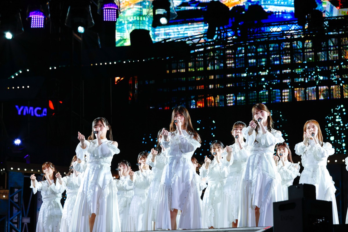 日向坂46、初スタジアムでデビュー4周年ライブ　休演の影山優佳＆山下葉留花サプライズ登場で32人全員そろう