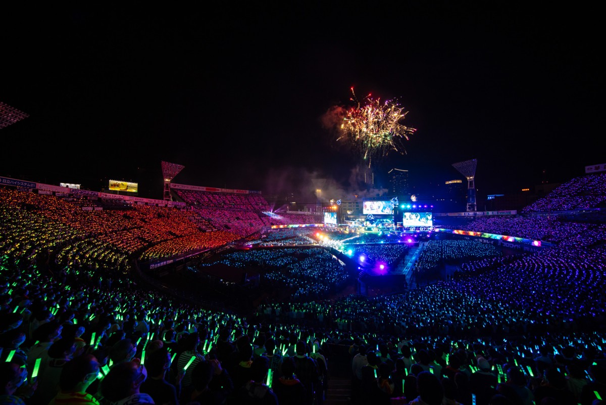 日向坂46、初スタジアムでデビュー4周年ライブ　休演の影山優佳＆山下葉留花サプライズ登場で32人全員そろう