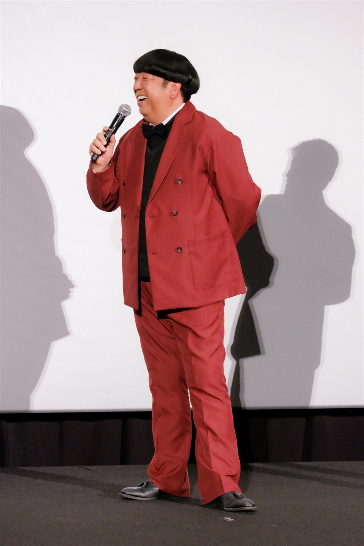 中村倫也、結婚後初の公の場　日村勇紀が共演者の反応明かす「一気にグループLINEが動いた」