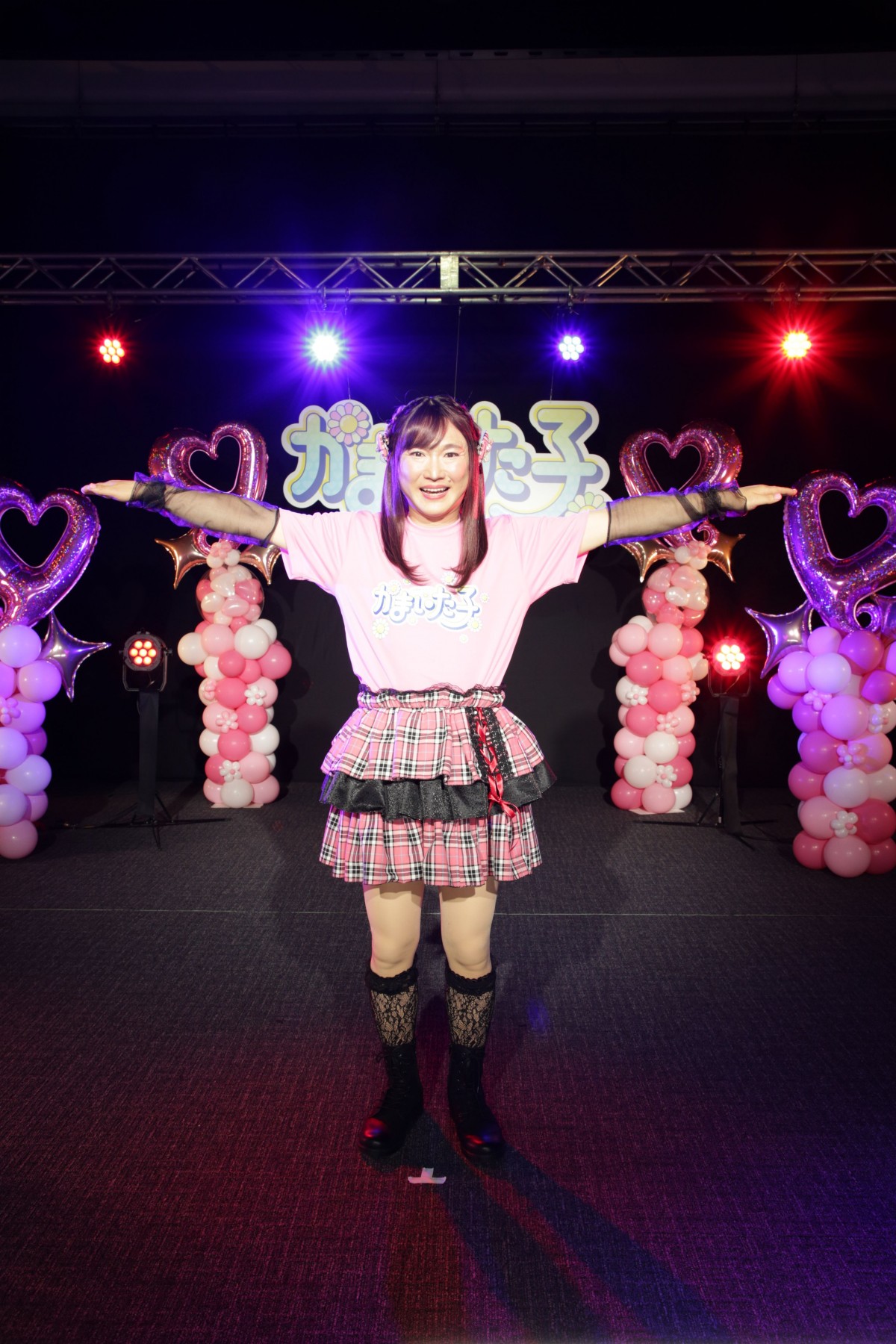 かまいたち山内、濱家が可愛い“ギャル”に変身!?　「UP‐T」新TVCMでポップなダンス披露
