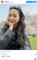 久慈暁子、NYに帰還し桜との美ショット公開「満開でした」　※「久慈暁子」インスタグラム