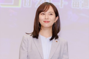 比嘉愛未、ドラマ『ケイジとケンジ、時々ハンジ。』記者会見に登場