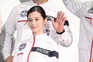 中条あやみ、劇場版『TOKYO MER～走る緊急救命室～』初日舞台挨拶に登場