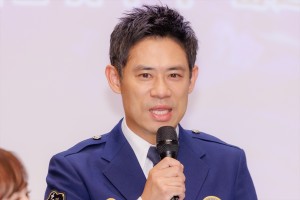 伊藤淳史、ドラマ『ケイジとケンジ、時々ハンジ。』記者会見に登場