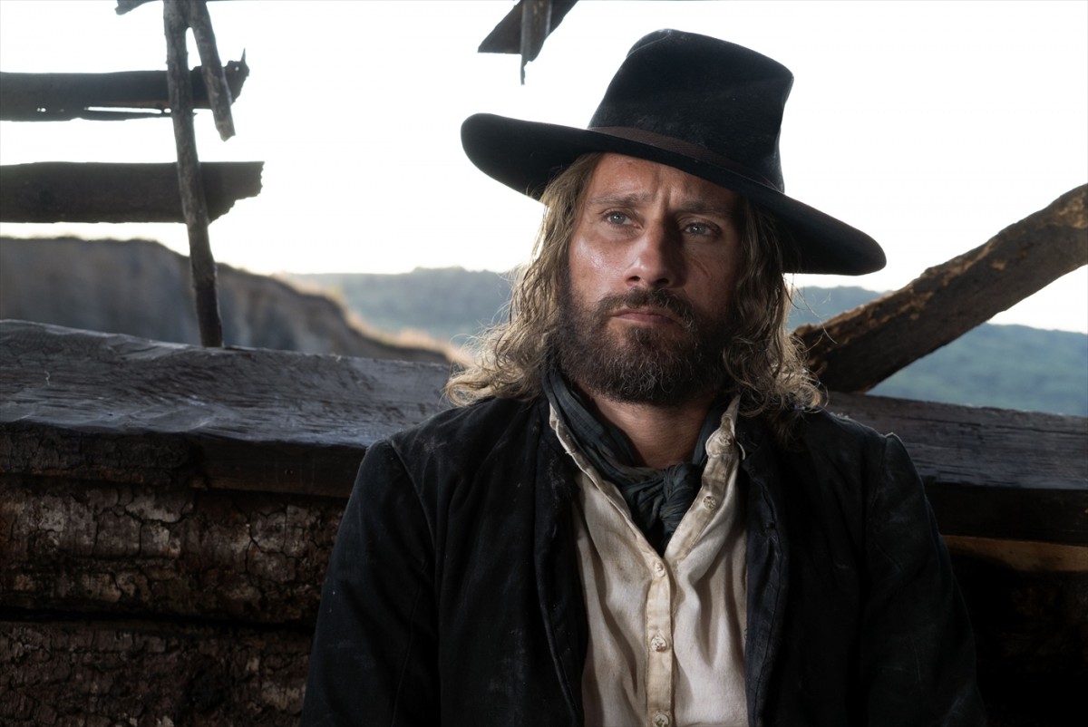 ドラマ『ジャンゴ ザ・シリーズ』マティアス・スーナールツ演じるジャンゴ