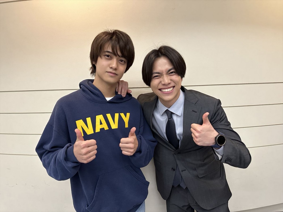 日本テレビ系連ドラがコラボ(左から)ドラマ『だが、情熱はある』より高橋海人、『それってパクリじゃないですか?』より重岡大毅