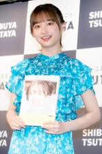 日向坂46・影山優佳、1st写真集『知らないことだらけ』発売記念記者会見に登場