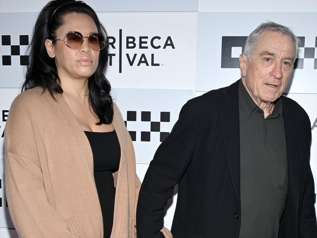 ロバート・デ・ニーロ&恋人のティファニー・チェン、トライベッカ映画祭オープニングナイトに手をつないで登場