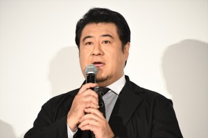 小手伸也、映画『大名倒産』公開初日舞台挨拶に登場