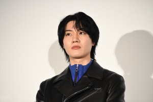 桜田通、映画『大名倒産』公開初日舞台挨拶に登場