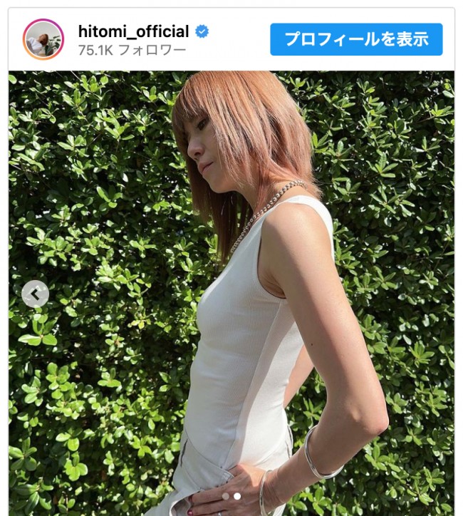 hitomi、夏っぽ爽やかコーデを披露　※「hitomi」インスタグラム