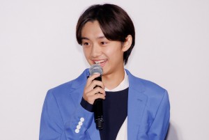 映画『水は海に向かって流れる』公開記念舞台あいさつに出席した大西利空