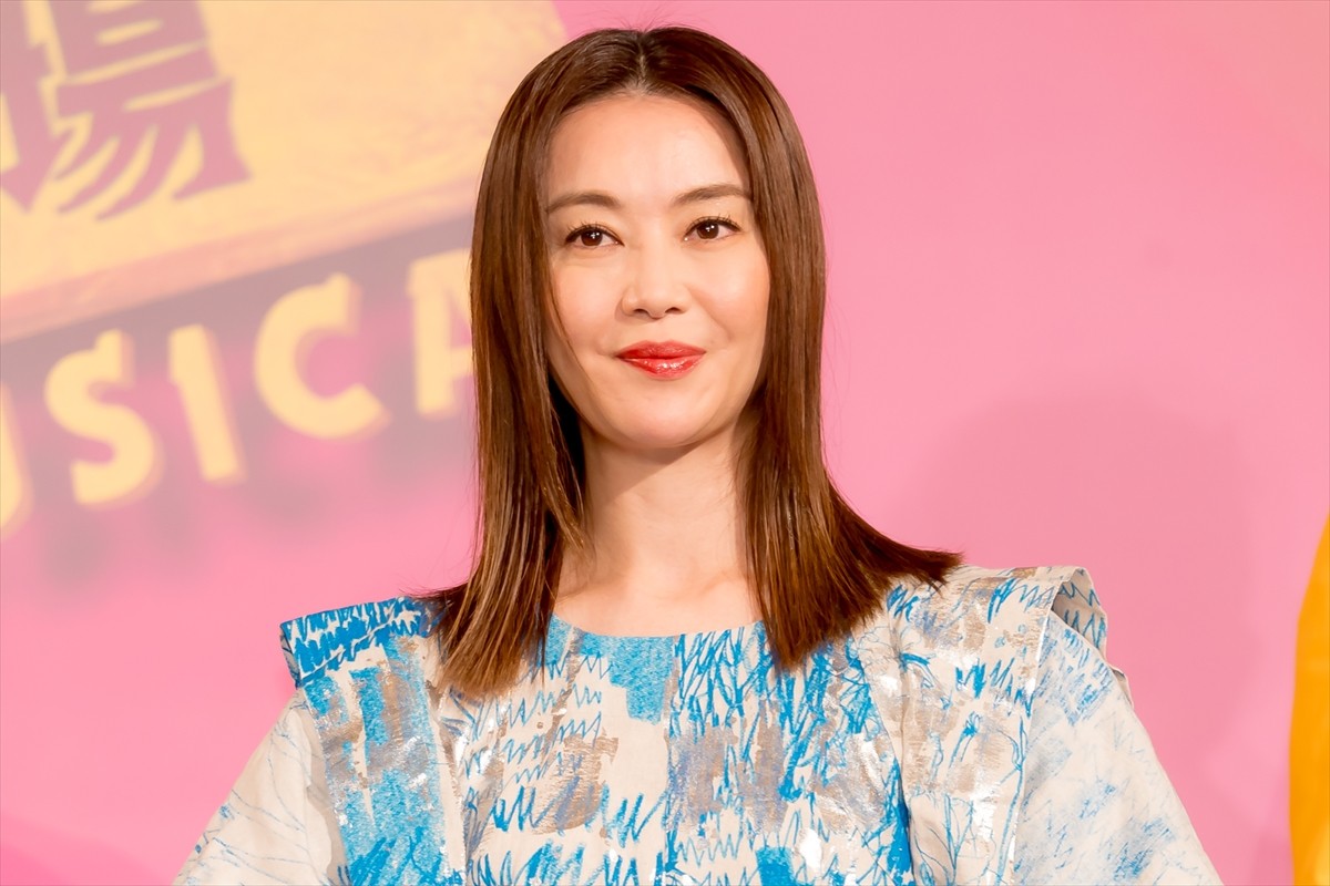 堂本光一、『チャーリーとチョコレート工場』共演の観月ありさの超絶スタイルに「隣に並びたくねぇっす！」