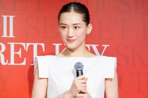 綾瀬はるか、「SK-II シークレットキーハウス」オープン記念イベントに登場