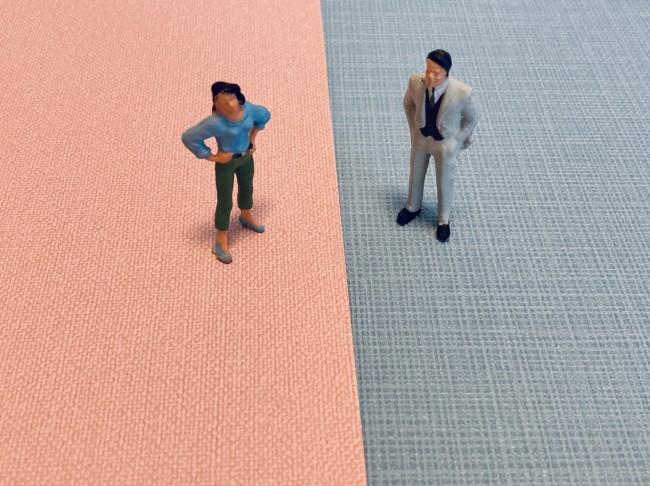 女性の約半数が「日々ジェンダーギャップを感じる」　LGBT教育は「足りていない」が8割に【ジェンダーに関する意識調査】