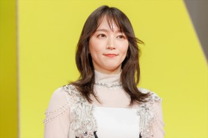 吉岡里帆、映画『Gメン』完成披露舞台挨拶に登場