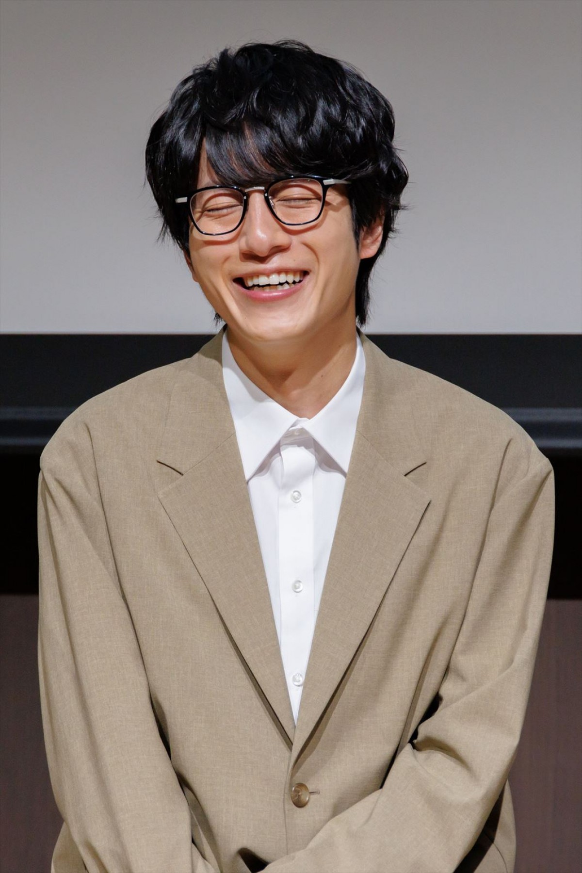 飯豊まりえ、高校生演じるシーンの多さに「学園ドラマを撮っているみたいな」
