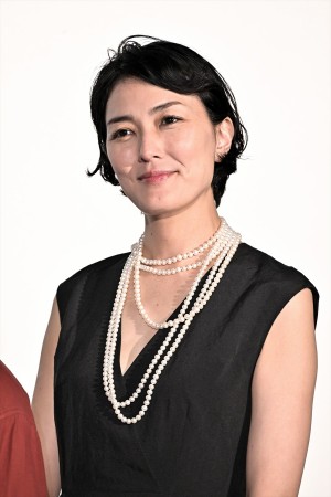 板谷由夏、映画『アナログ』完成披露イベントに登場