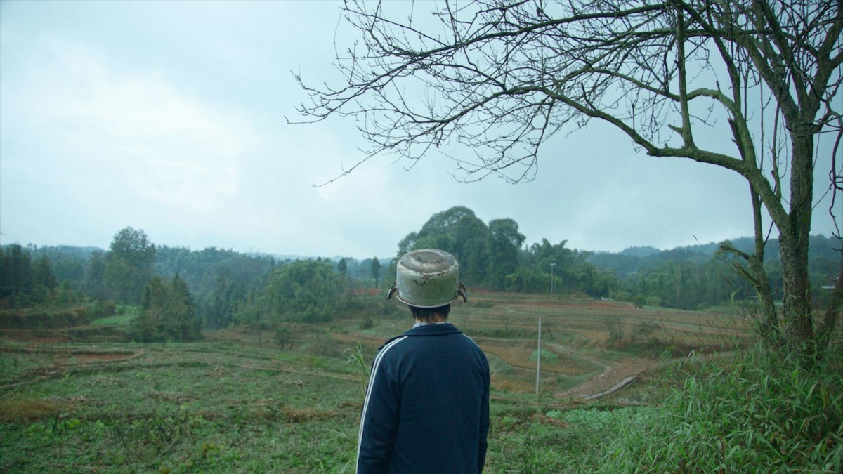 UFO雑誌編集長が宇宙服でロバに？　映画『宇宙探索編集部』新ポスター＆場面写真解禁