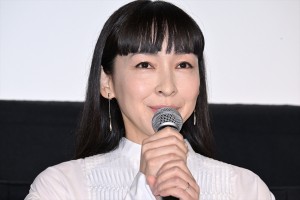 麻生久美子、映画『高野豆腐店の春』初日舞台挨拶に登場