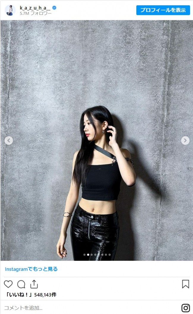 写真）LE SSERAFIM カズハ、“11字腹筋”際立つ美スタイル披露に「カッコ